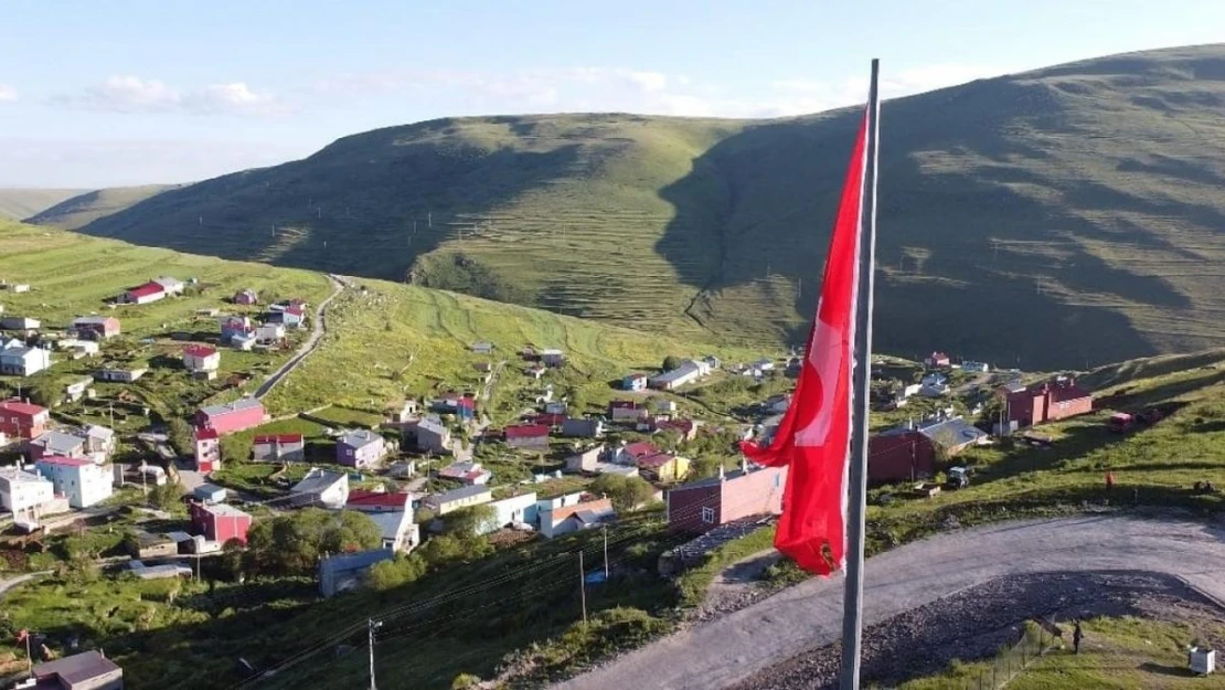 Atatürk Ardahan'a intikal etti