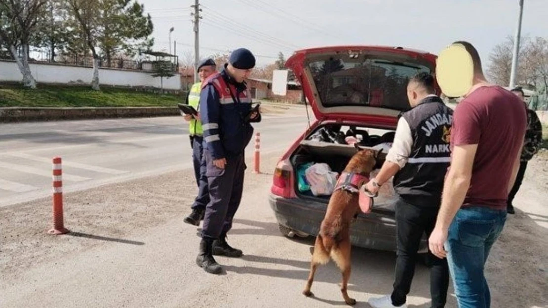 Ateşli silahlar ve bıçaklarla ilgili gerçekleştirilen çalışmada 7 şahıs yakalandı