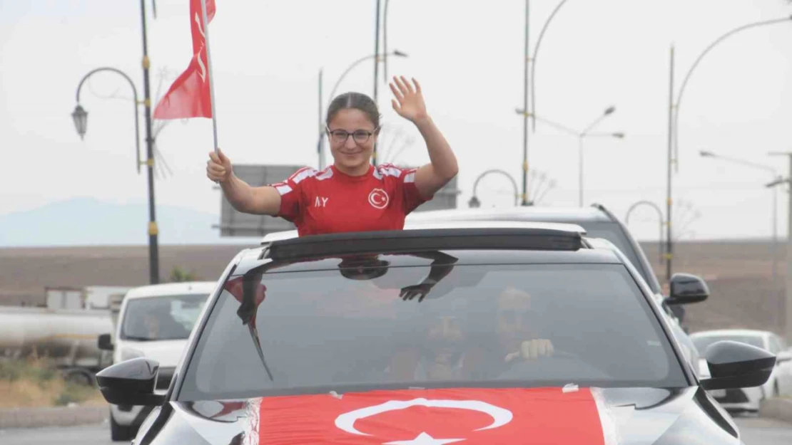 Avrupa şampiyonu sporcuya memleketi Cizre'de görkemli karşılama