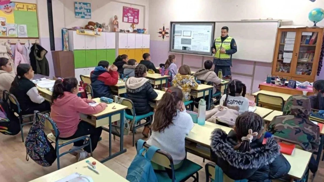 Aydın'da ortaokul öğrencilerine trafik eğitimi verildi