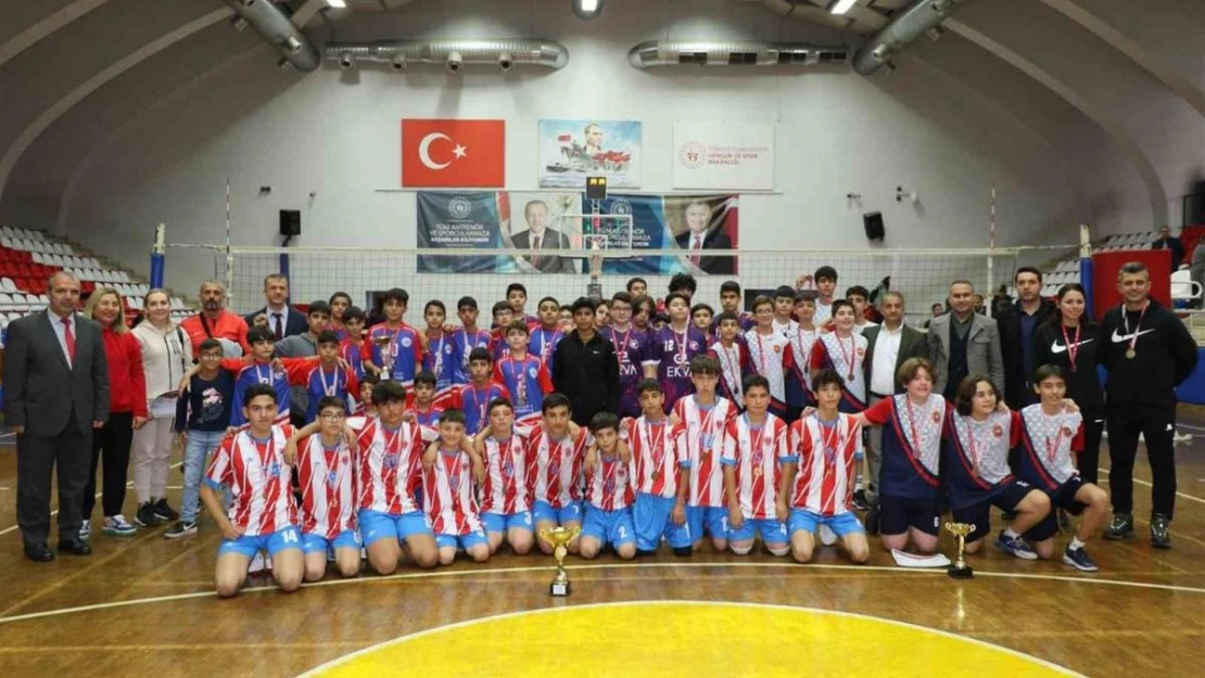 Aydın Okullar Arası Yıldız Erkekler Voleybol Turnuvası sona erdi