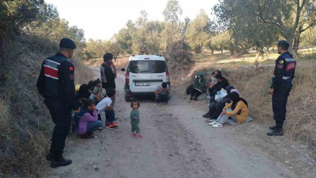 Ayvacık'ta 16 kaçak göçmen ile 2 organizatör yakalandı