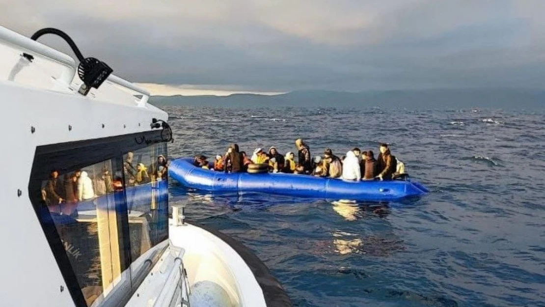 Ayvalık'ta 43 göçmen kurtarıldı, 48 göçmen yakalandı