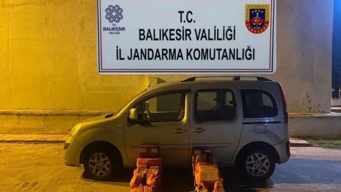 Ayvalık'ta 7 düzensiz göçmen ve 1 organizatör yakalandı