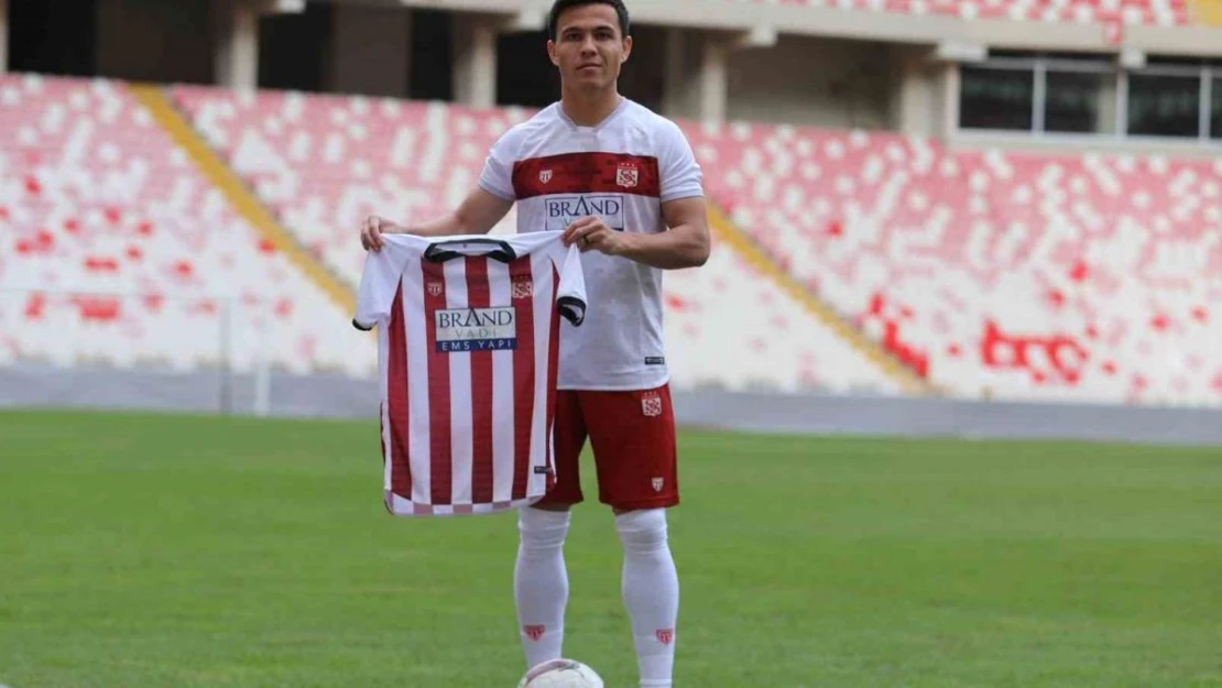 Azizbek Turgunboev resmen Sivasspor'da