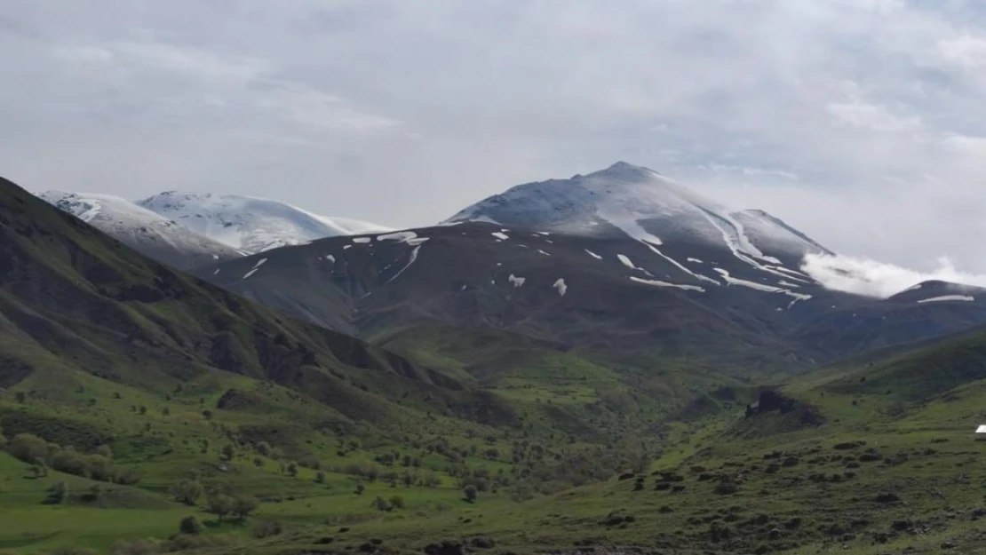 Bağır Paşa Dağı'na kar yağdı