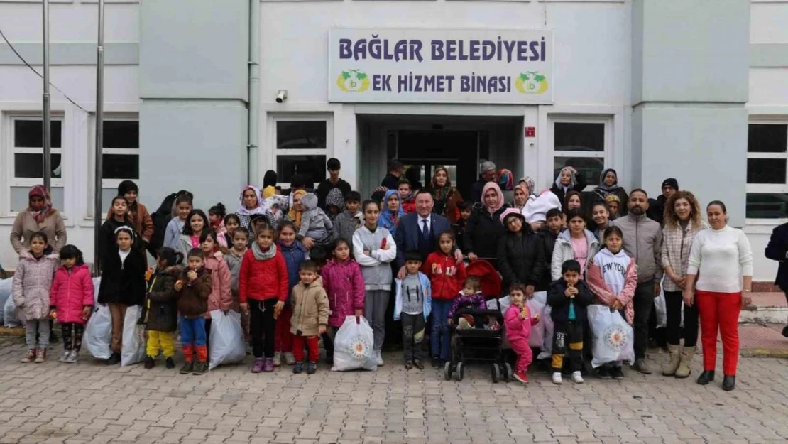 Bağlar ilçesinde 11 ayda 3 bin 152 çocuğa giysi desteği sağlandı