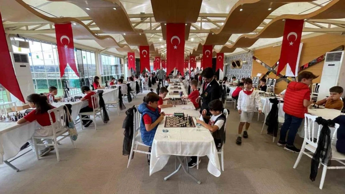 Bahçelievler'de Cumhuriyet'in 100. yılına özel satranç turnuvası düzenlendi