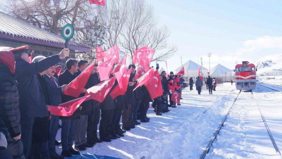 Bakan Bak: 'Gençlerimize geçmişimizi iyi anlatmalıyız'