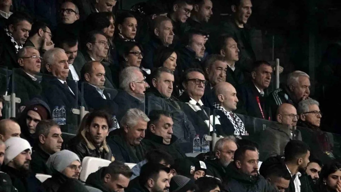 Bakan Bak, Beşiktaş - Fenerbahçe derbisini takip ediyor