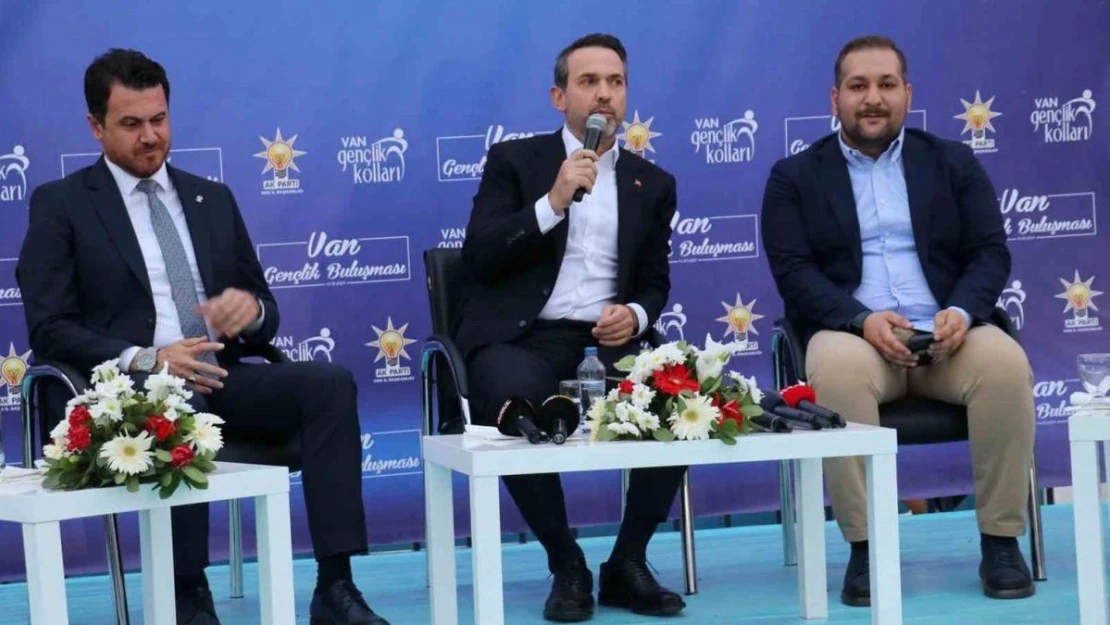 Bakan Bayraktar Van'da 'Şehir Buluşmaları' programına katıldı