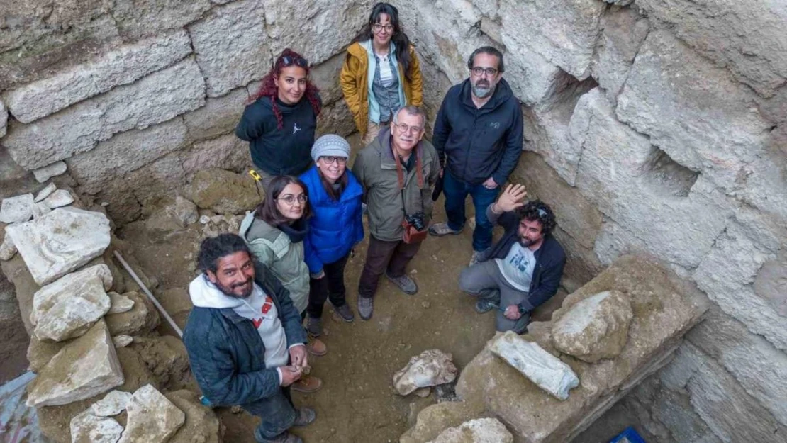 Bakan Ersoy duyurdu: Sahne restorasyonu çalışmalarında Hellenistik Döneme ait 'Skylla Grubu' heykelleri keşfedildi