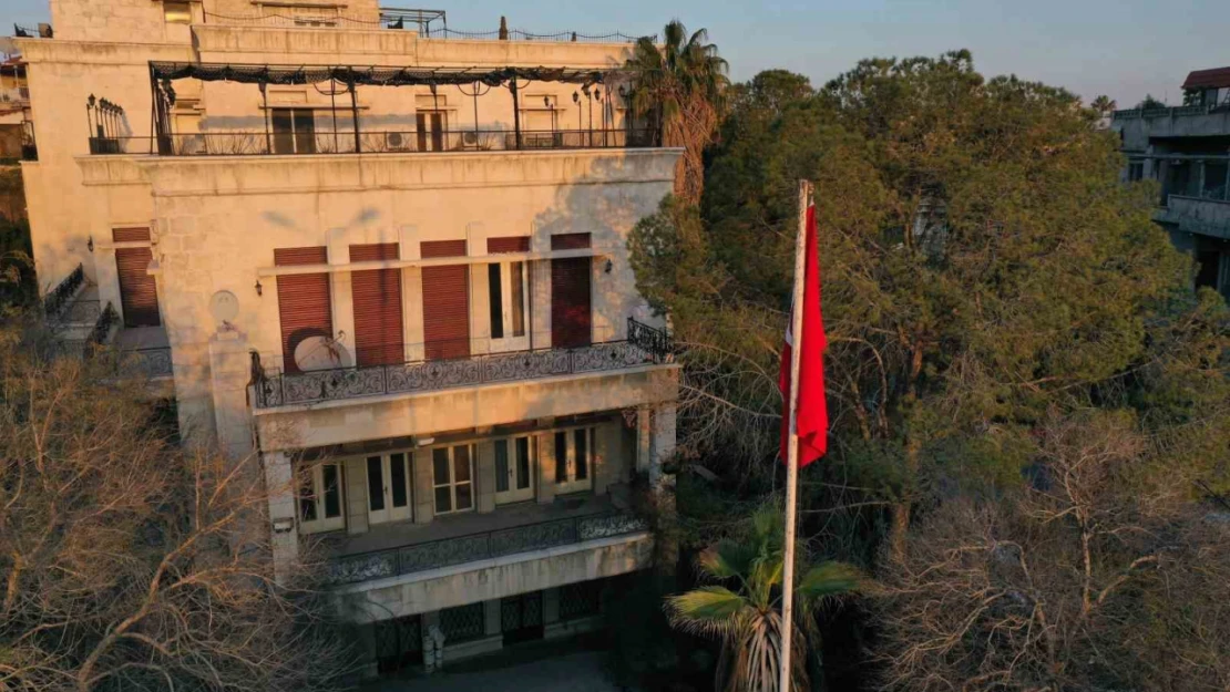 Bakan Fidan: Şam Büyükelçiliğinin fotoğrafını paylaşarak hayırlı olması dileğinde bulundu.