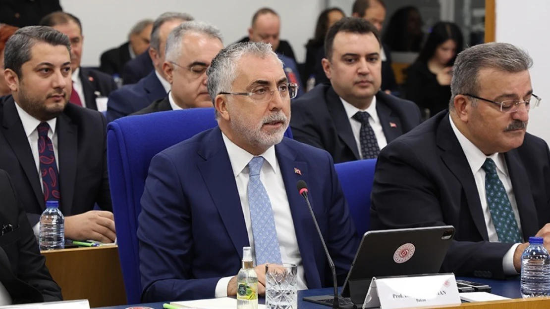 Bakan Işıkhan: 'Bakan Işıkhan: Ankara Büyükşehir Belediyesinin SGK'ya 8,5 milyar lira borcu var, Melih Bey'den aldığında borç 209 milyondu'