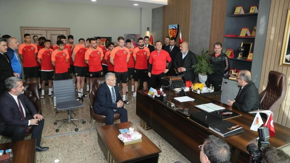 Bakan Özhaseki'dne Kayserispor'a ziyaret