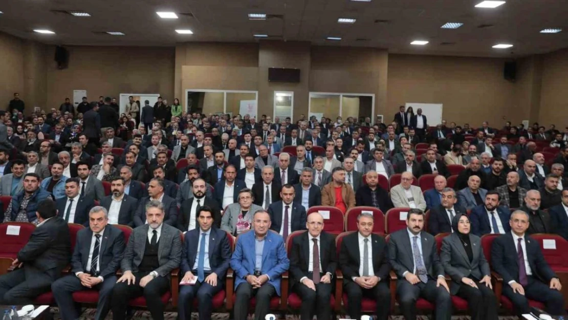 Bakan Şimşek Şanlıurfa'da iş adamlarıyla bir araya geldi