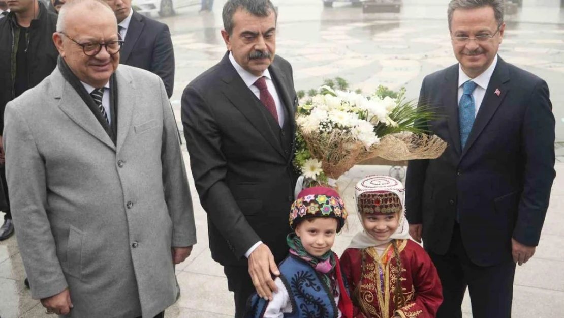 Bakan Tekin: 'Eğitim öğretim süreci seferberlik ruhuyla aşılabilecek bir durum'