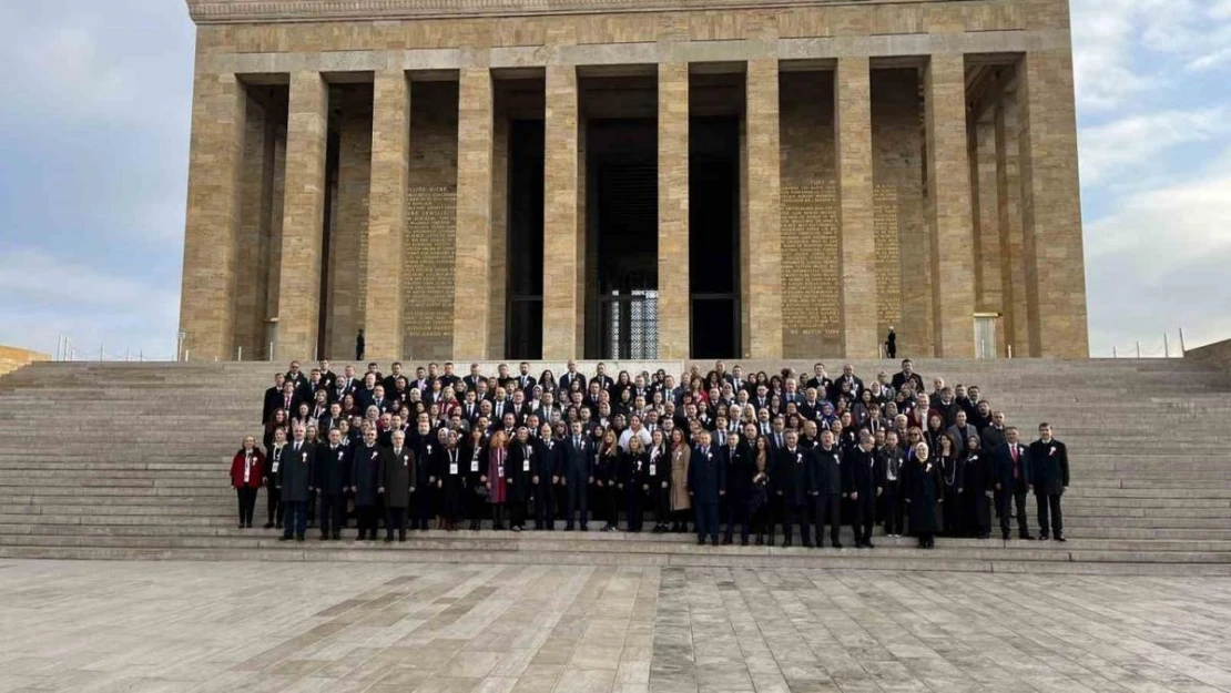Bakan Tekin 81 ilden gelen öğretmenlerle Anıtkabir'i ziyaret etti