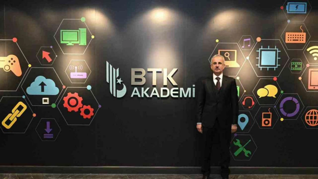 Bakan Uraloğlu, BTK Akademi'nin mobil uygulamasının kullanıma açıldığını duyurdu