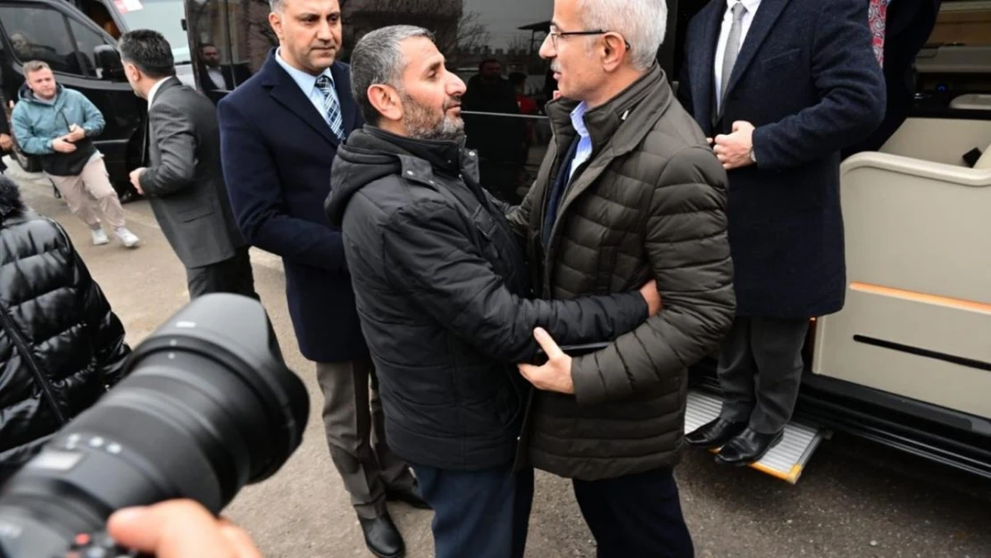 Bakan Uraloğlu'ndan şehit Emre Taşkın'ın ailesine taziye ziyareti