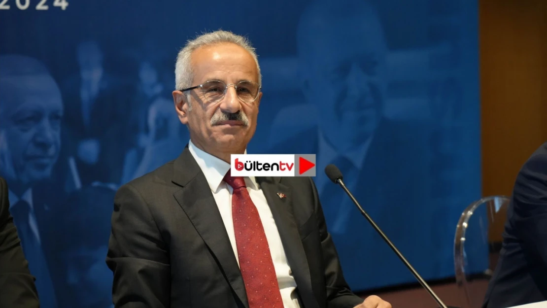 Bakan Uraloğlu'ndan tekeri çamura saplanan uçakla ilgili açıklama