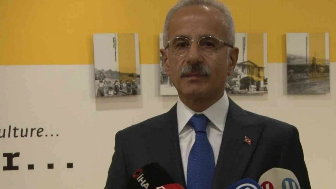 Bakan Uraloğlu, PTT Pul Müzesi'ni ziyaret etti