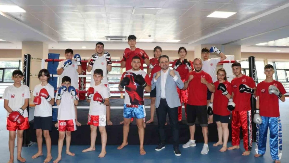 Bakan Yardımcısı Eminoğlu Erzincan'da genç sporcularla buluştu