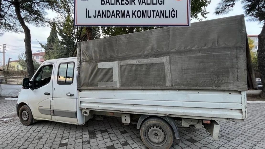 Balıkesir'de düzensiz göçmenleri taşıyan 2 şahıs yakalandı