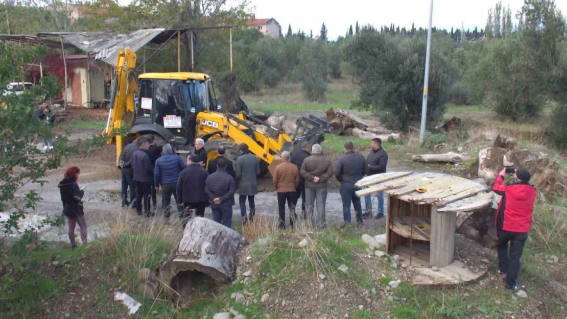 Balıkesir'de mahallelinin yol sevinci