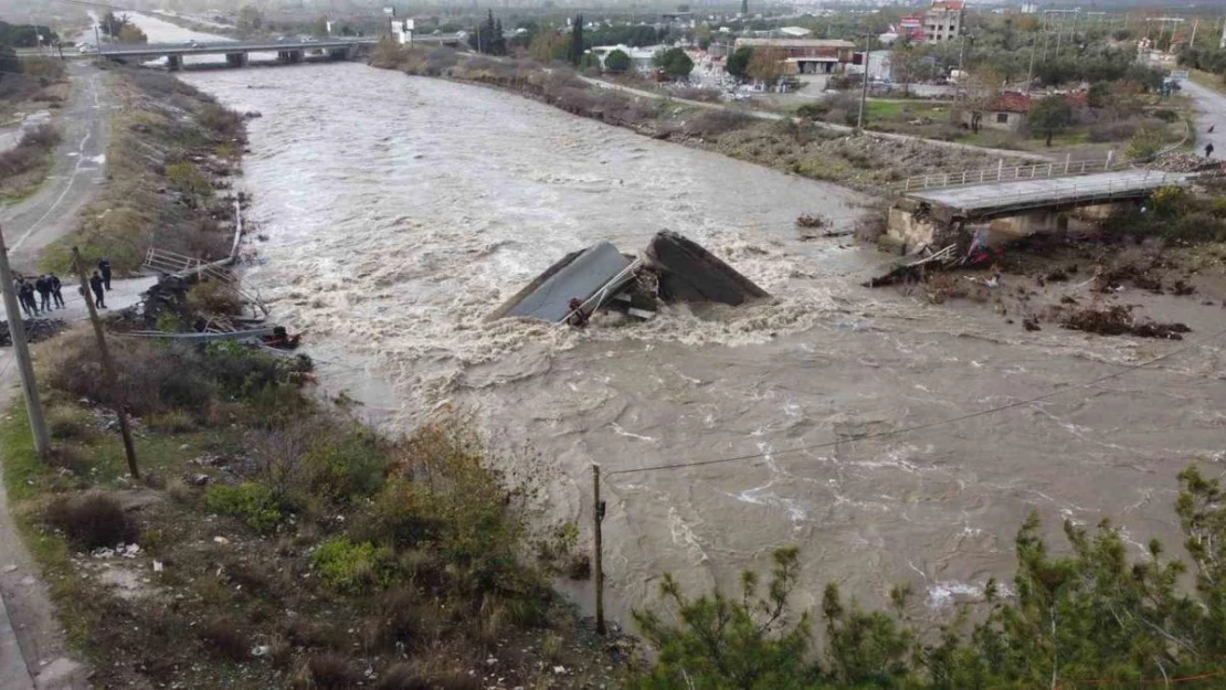 Balıkesir'de yıkılan köprü havadan görüntülendi