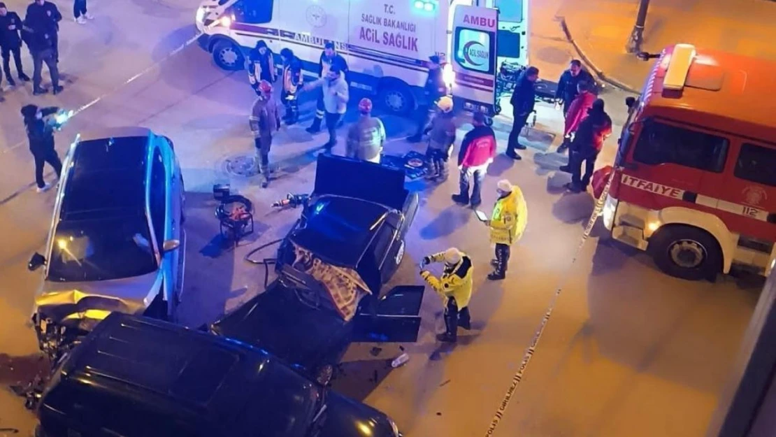 Bandırma'da trafik kazası kameralara yansıdı