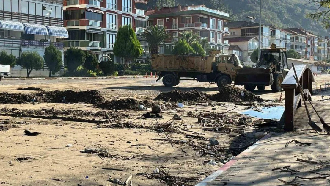 Bartın'da fırtına ve yağışın izleri siliniyor