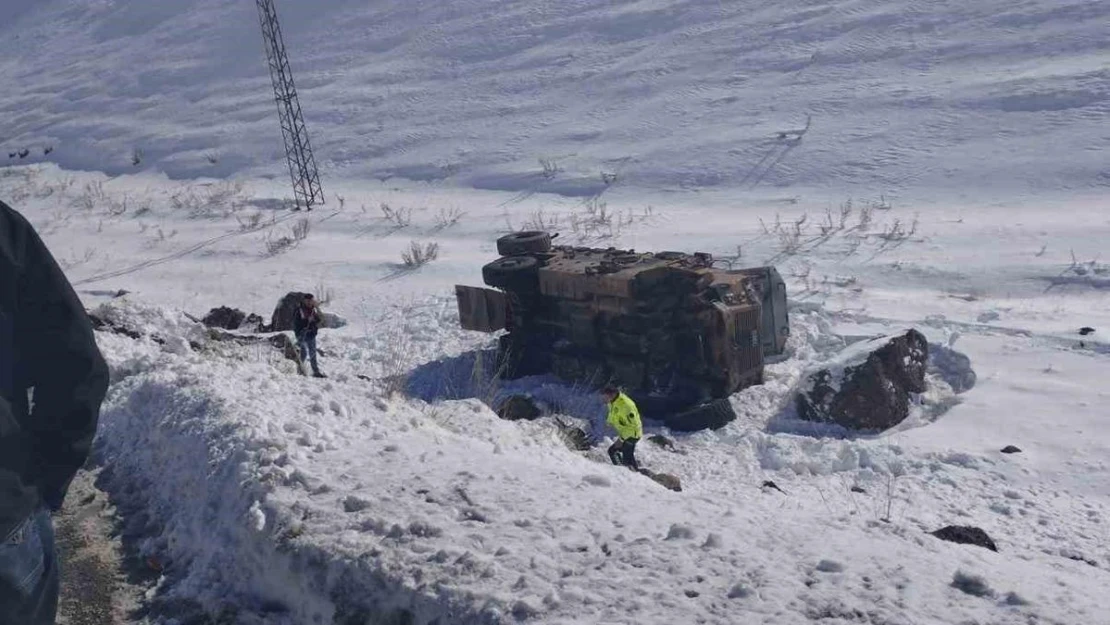 Başkale'de askeri araç devrildi: 6 yaralı