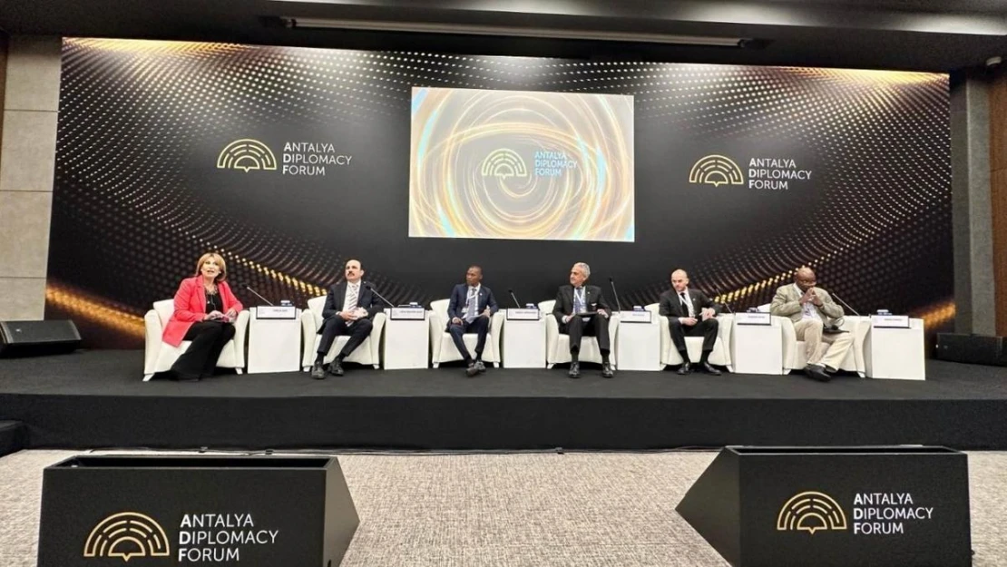 Başkan Altay, Antalya Diplomasi Forumu'nda Düzenlenen 'Küresel Meseleler İçin Yerel Yaklaşımlar' Paneline katıldı