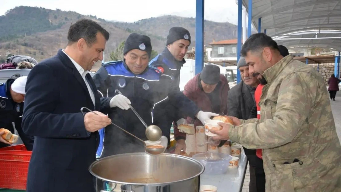 Başkan Atlı esnaf ve vatandaşların içini ısıttı