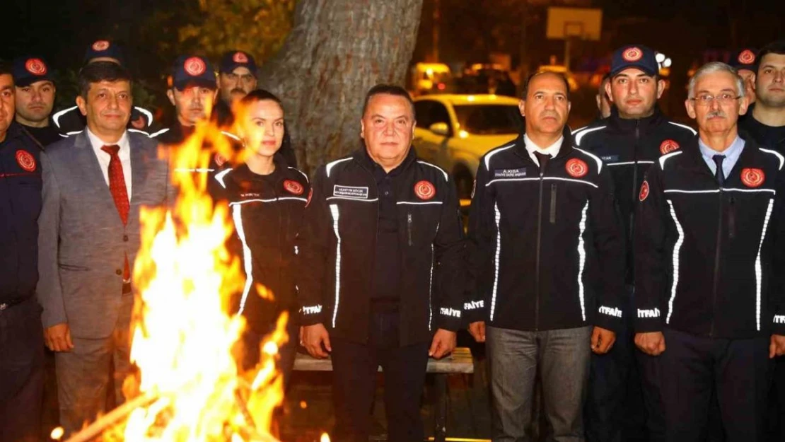 Başkan Böcek yeni yıla itfaiye ekipleri ile birlikte girdi