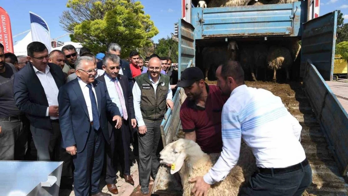 Başkan Büyükkılıç: '9 bin 850 hayvan işletmesinin su faturalarının yarısını büyükşehir ödedi'