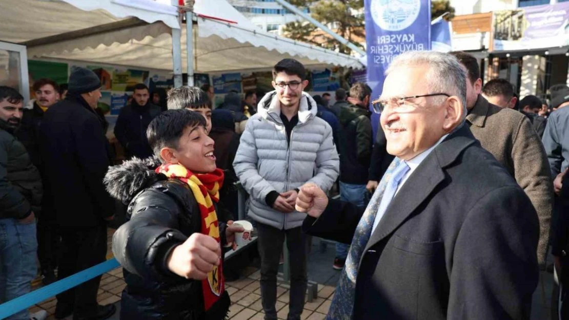 Başkan Büyükkılıç, hizmeti vatandaşın ayağına götüren çadırları ziyaret etti