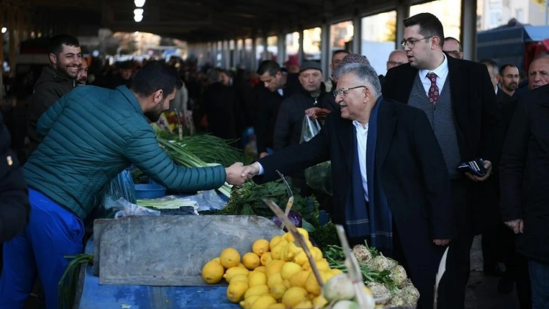 Başkan Büyükkılıç'tan Esenyurt Semt Pazarı'na ziyaret