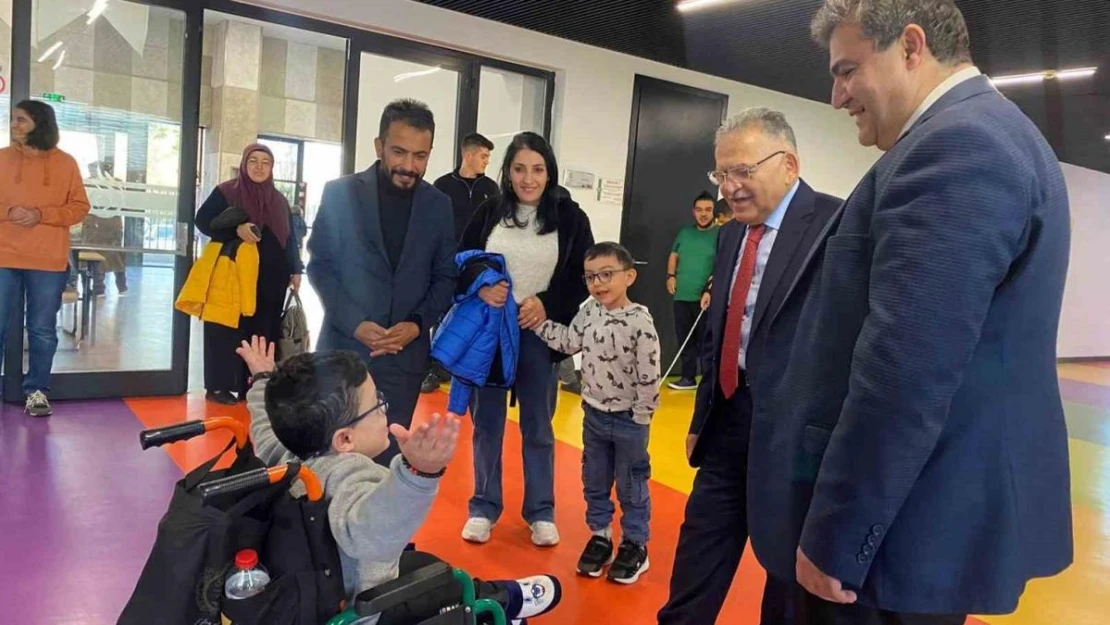 Başkan Büyükkılıç'tan gönül belediyeciliğinin en güzel örneklerinden Engelsiz Yaşam Merkezi'ne ziyaret