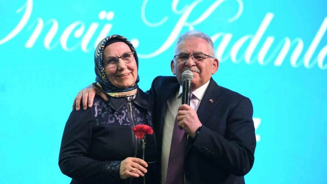 Başkan Büyükkılıç ve eşi Dr. Necmiye Büyükkılıç, öncü kadınlarla bir araya geldi