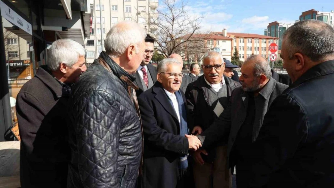 Başkan Büyükkılıç, Yoğunburç'ta esnafla kucaklaştı