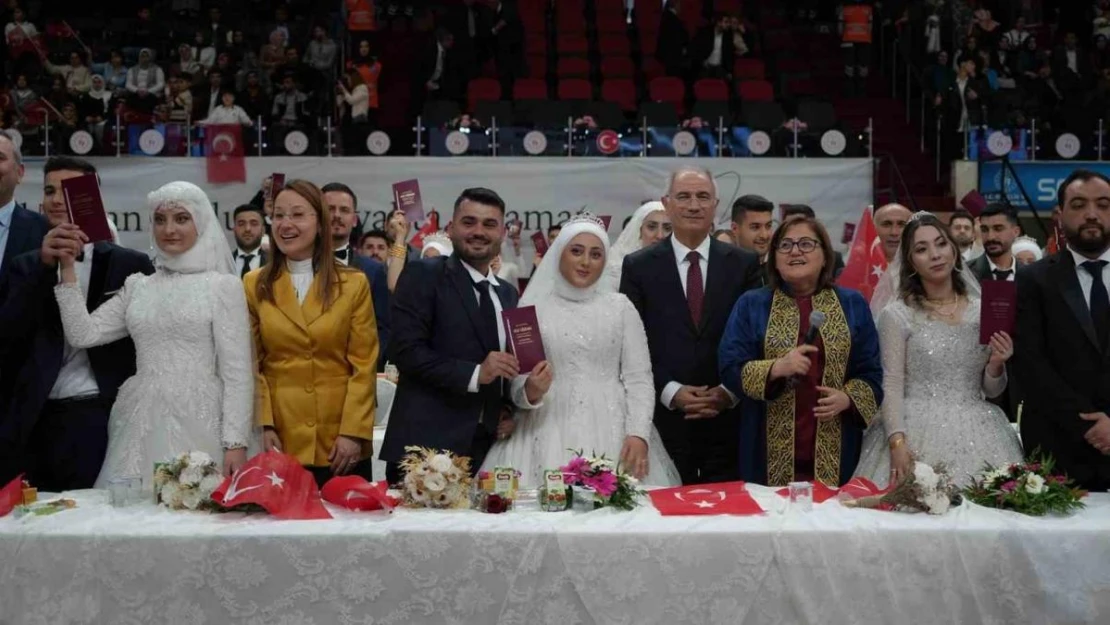 Başkan Fatma Şahin 250 çiftin nikahını kıydı