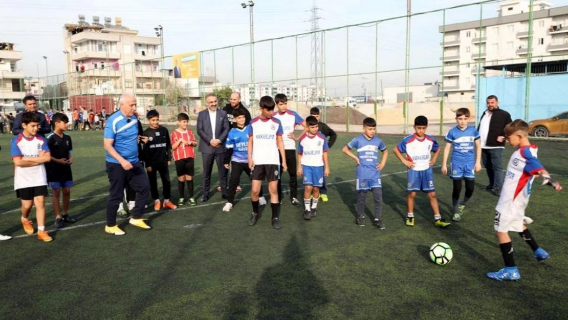 Başkan Gültak çocuklarla idman yaptı