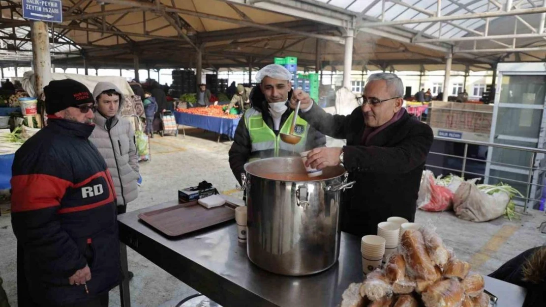 Başkan Işık Kütahyalılara çorba ikram etti