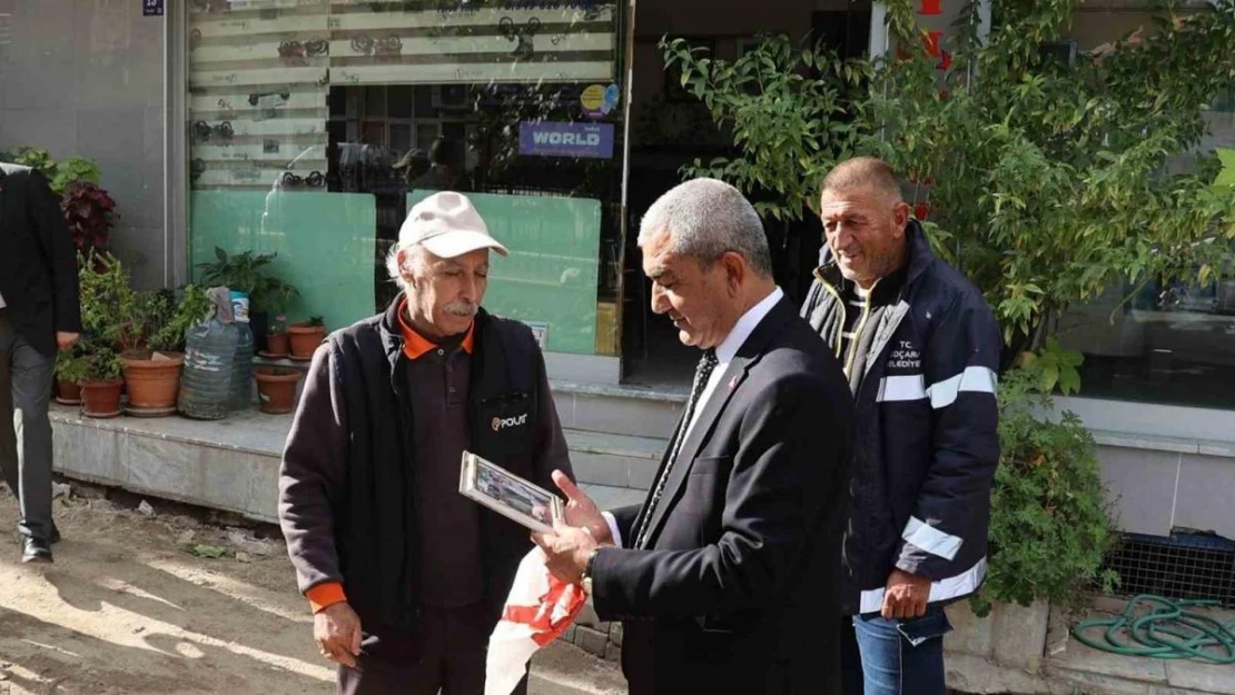 Başkan Kaplan'ı duygulandıran sürpriz hediye