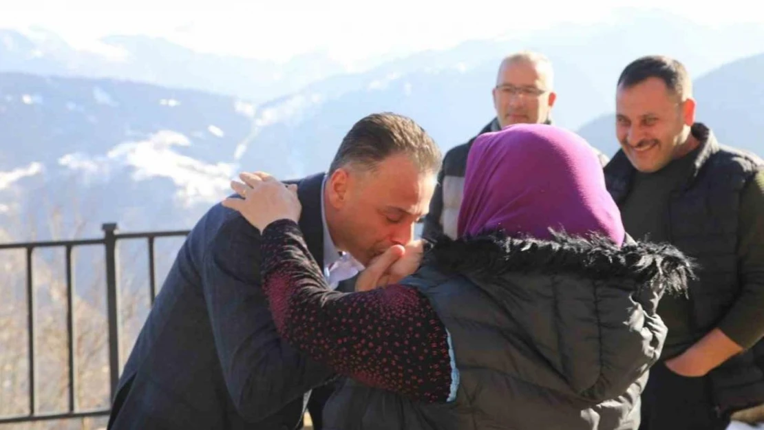 Başkan Koçhan seçim çalışmalarına Eren Bülbül'ün mezarını ziyaret ederek başladı