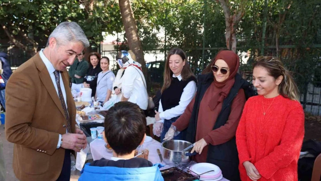 Başkan Oktay, çocuklar ve velilerle hayır panayırında buluştu