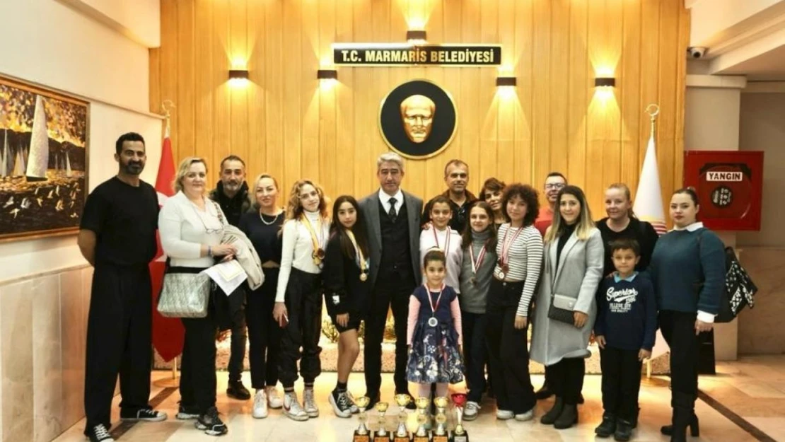 Başkan Oktay şampiyon dansçıları ağırladı