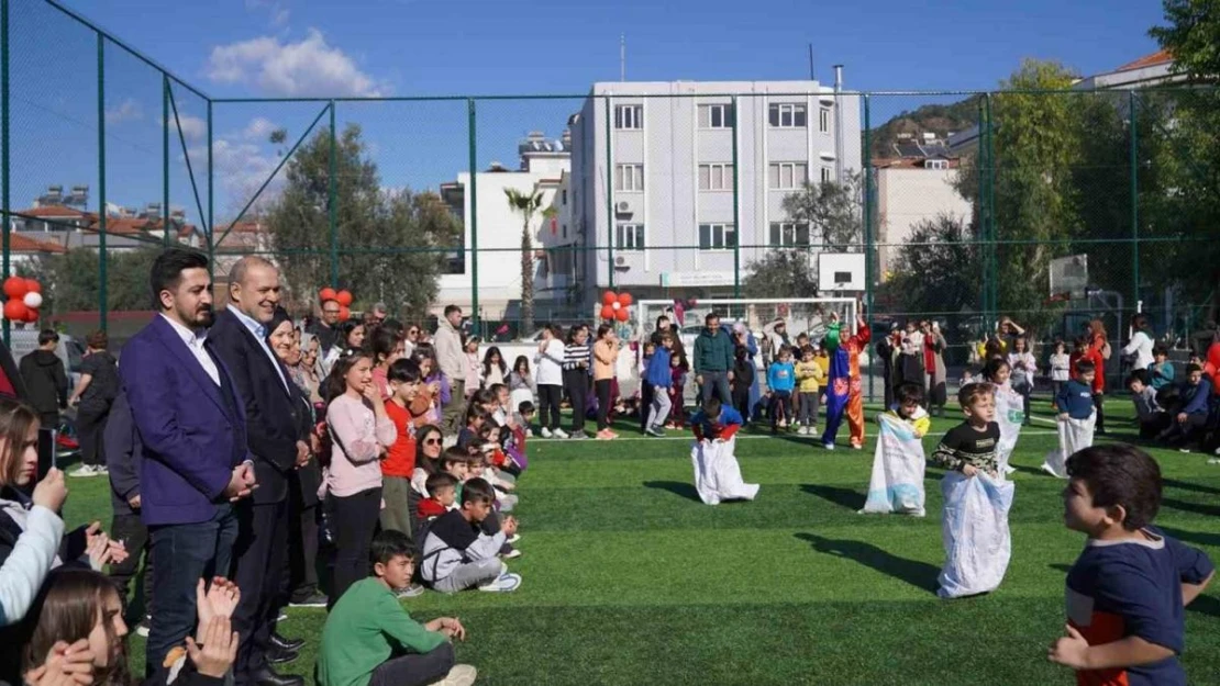 Başkan Uzundemir'den Ortacalı çocuklara karne hediyesi